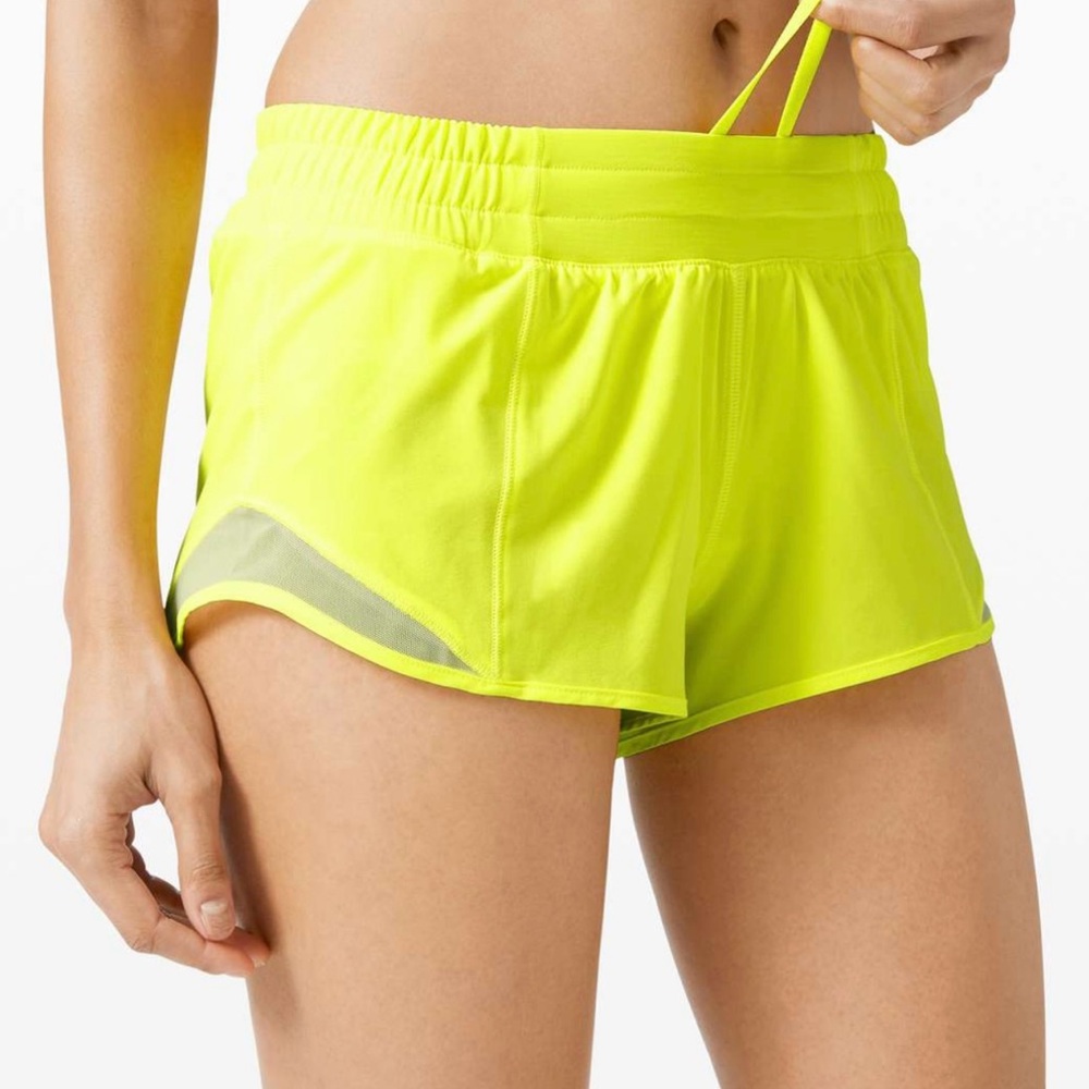 Lululemon Hotty Hot Short II *2.5"
Highlight Yellow